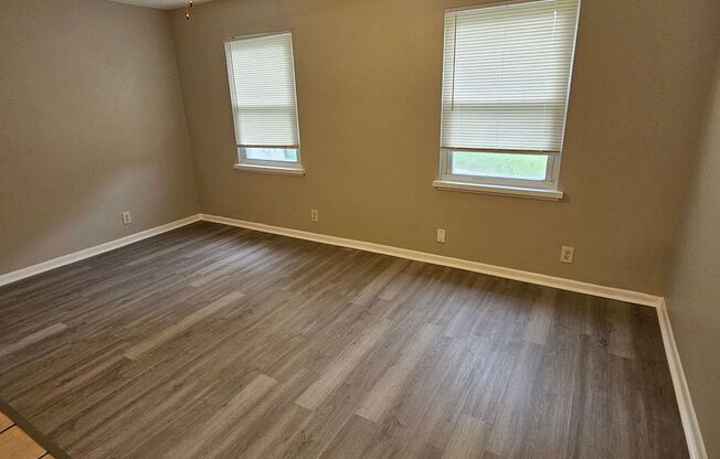 Cozy 2/1 with a Garage in Raytown!
