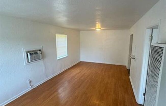 2825 1/2 SW 33rd St