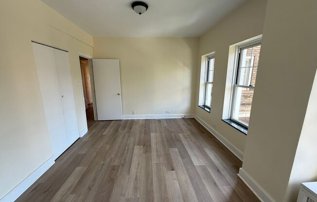 1 bed, 1 bath, 572 sqft, $1,510, Unit Old King Edward 21