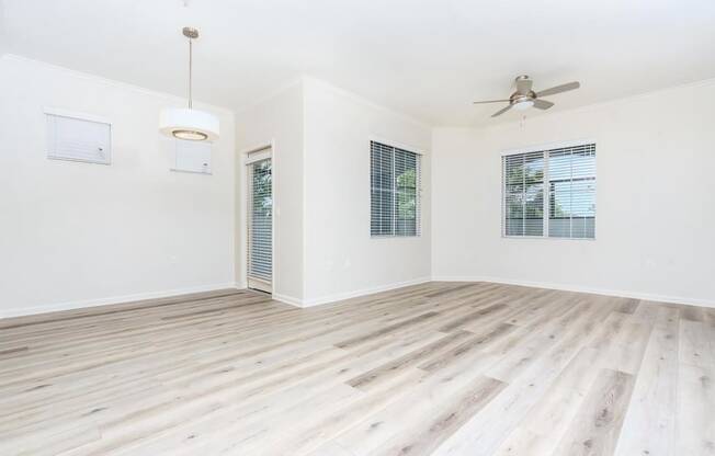 Spacious Living Area with Dining Nook