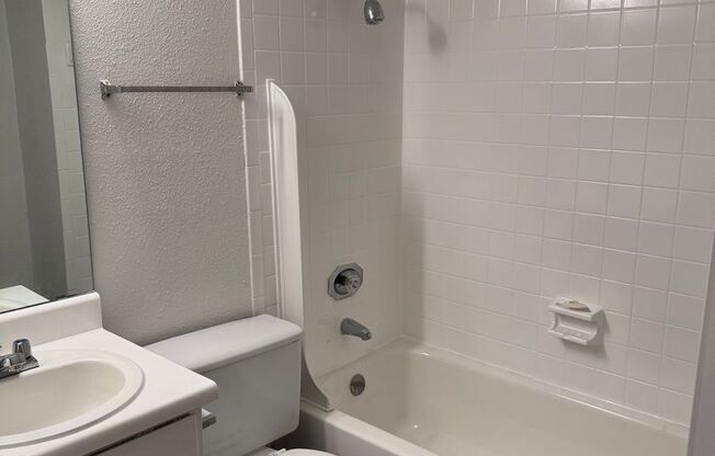 2 beds, 2 baths, 1,003 sqft, $1,050, Unit 1302