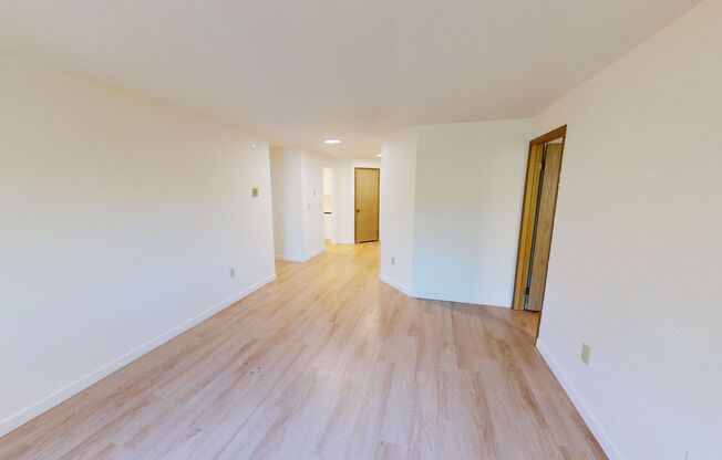 3 beds, 1.5 baths, 877 sqft, $2,583.33, Unit 303