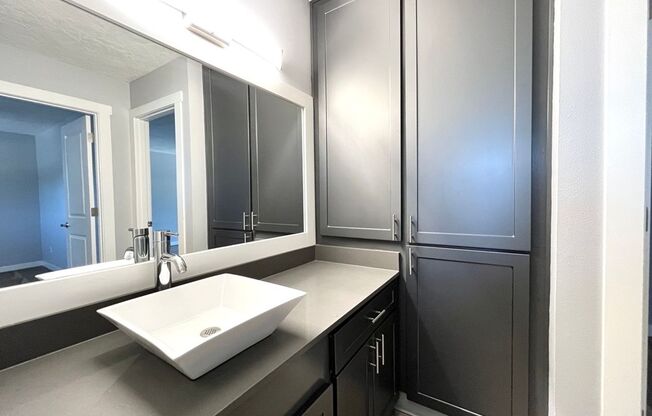 1 bed, 1 bath, 555 sqft, $1,275, Unit 20