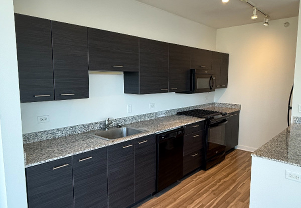 805 N LASALLE DR