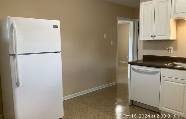 2 beds, 1 bath, 750 sqft, $1,195, Unit 05200-11