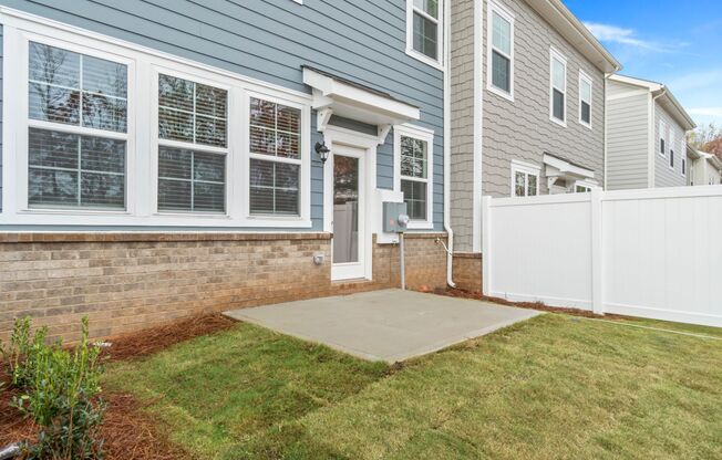 Like Brand New Luxury Townhome in Matthews!