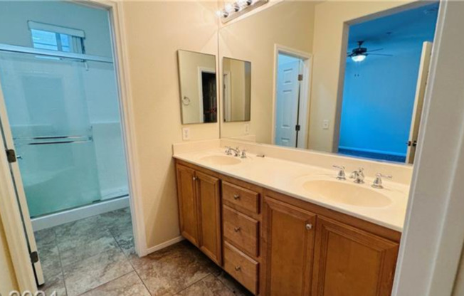 3 beds, 2 baths, $1,895, Unit UNIT 11102