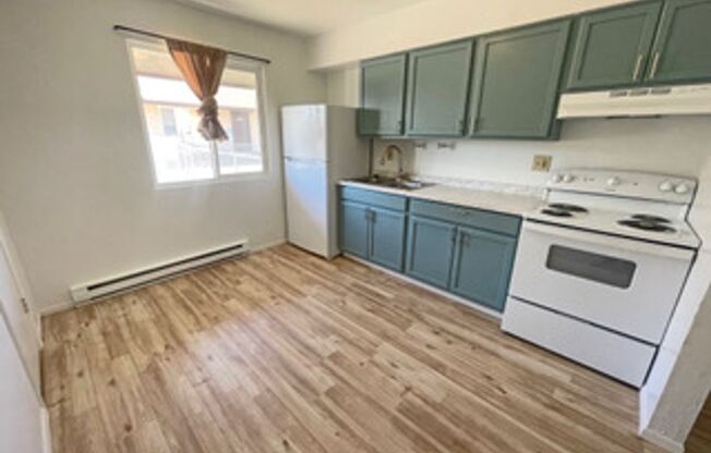 2bed 1bath duplex with fenced yard