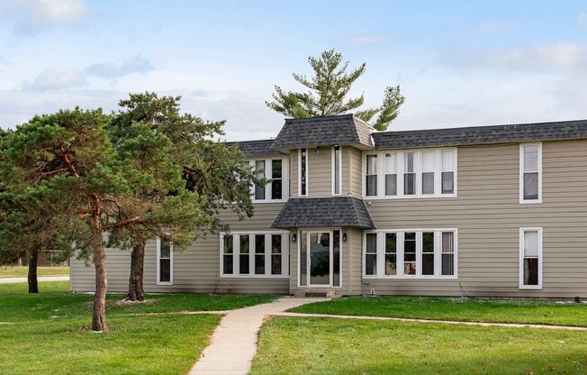 3 beds, 2 baths, 1,026 sqft, $1,350, Unit 1103-6