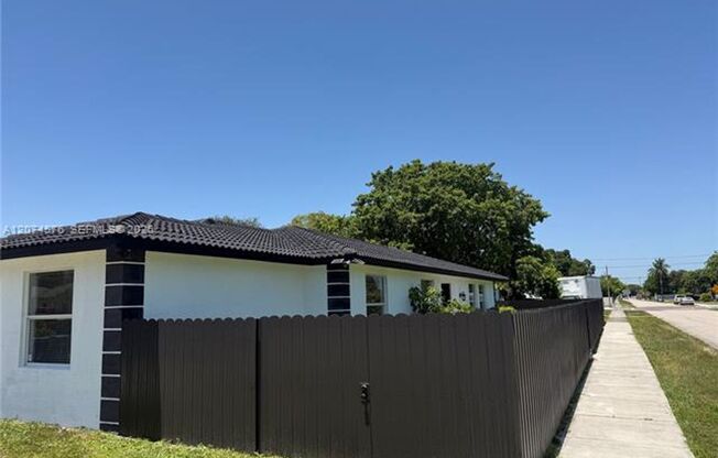 5201 SW 22nd St # 5201, West Park, FL 33023