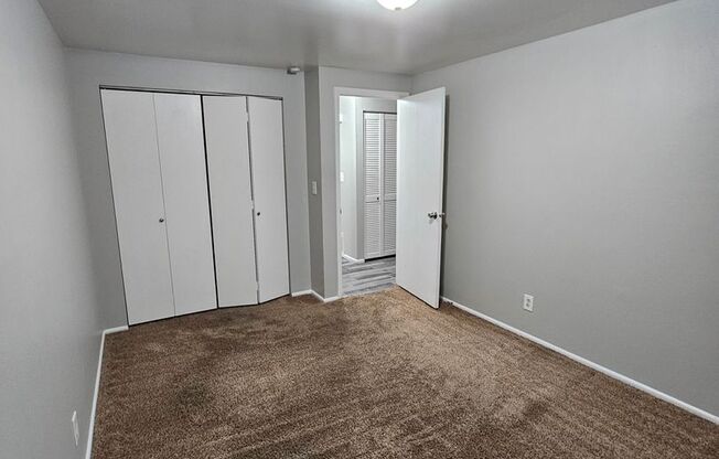 2 beds, 1 bath, 864 sqft, $1,195, Unit Unit 33