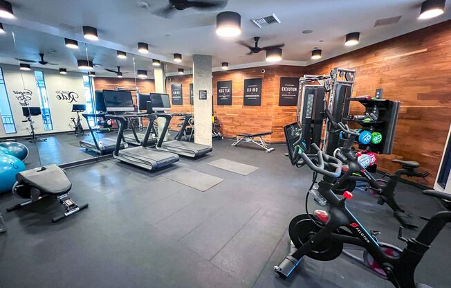 Studio, 1 bath, 460 sqft, $1,695, Unit 328