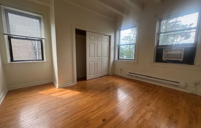 1 bed, 1 bath, 410 sqft, $1,599, Unit 3510 Louisa St. #07