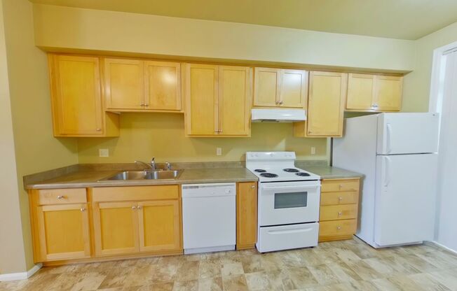 2 beds, 1 bath, $1,600, Unit 7