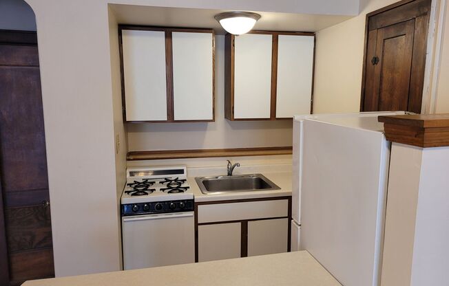 1 bed, 1 bath, $995, Unit 302