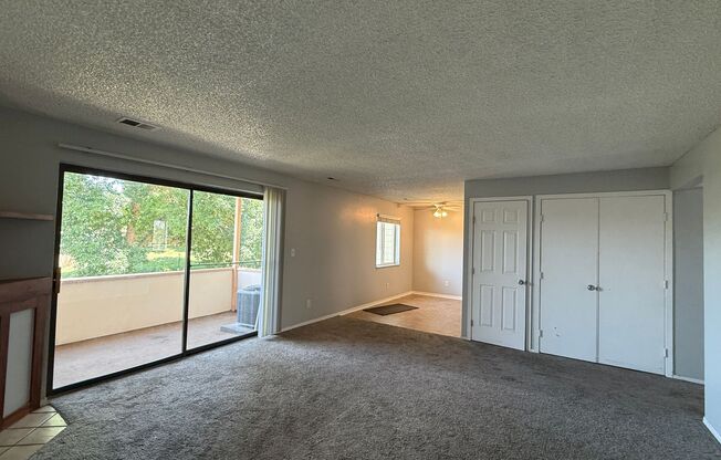 Spacious 2-bedroom Condo available in Aurora