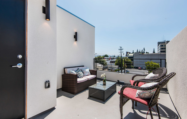 Come home to these Modern Townhouse in Toluca Lake!