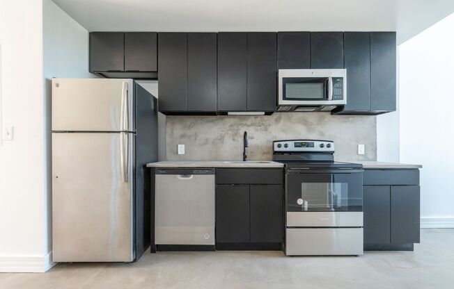 2 beds, 1.5 baths, 889 sqft, $1,675, Unit 8