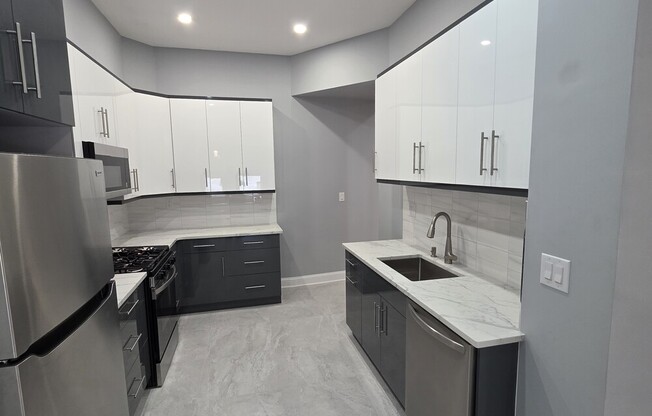511 RDG PKWY PARLOR