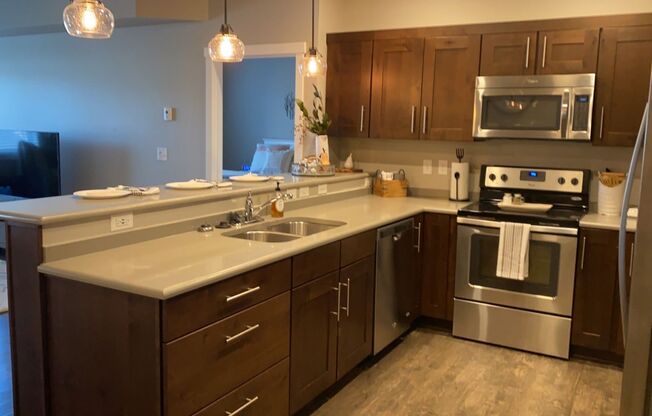 2 beds, 2 baths, $1,525, Unit 217