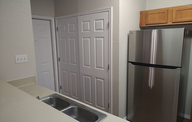 Cute duplex in HOA managed subdivision in Round Rock, close to Dell & 130.