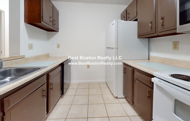 1123 REVERE BCH PKWY