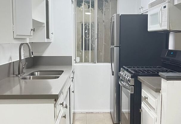 1 bed, 1 bath, $2,095, Unit 03