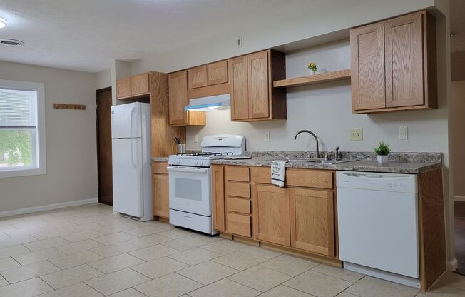 Spacious 4 Bed, 2 Bath Apartment with Modern Amenities in Southern View