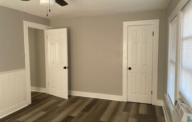 2 beds, 1 bath, $1,000, Unit 1309 Fifth St unit 1