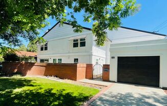 Completely Renovated 2-Bed/1.5 Bath Condo in Pocket