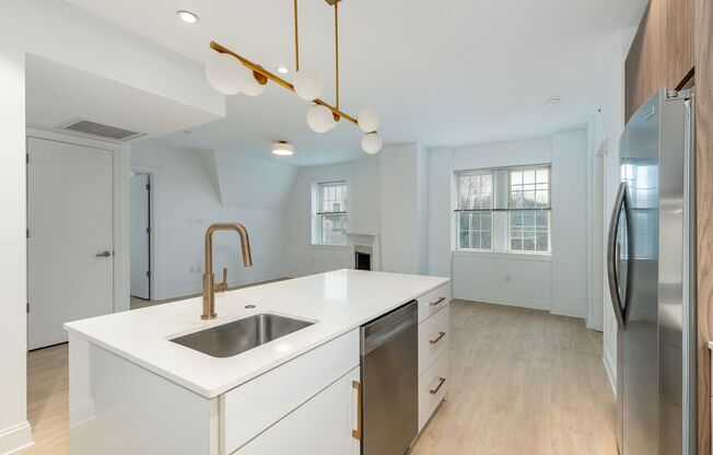 2 beds, 2 baths, 1,022 sqft, $2,795, Unit PH-16