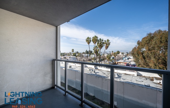11403 CHANDLER BLVD