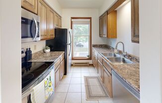 2 beds, 1 bath, 950 sqft, $1,650, Unit 7705CD