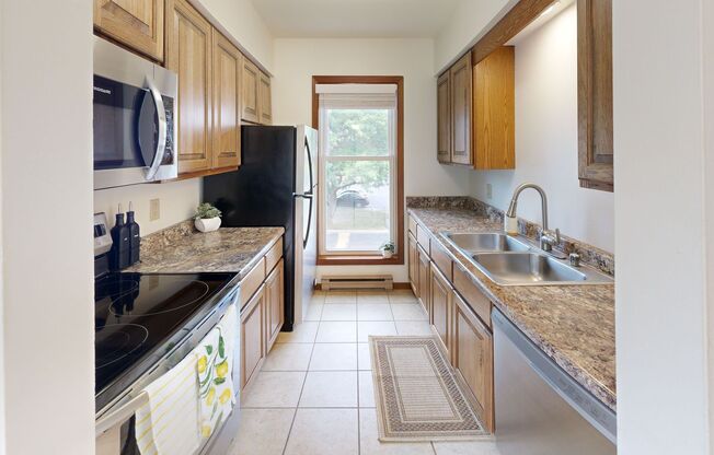 2 beds, 1 bath, 950 sqft, $1,650, Unit 7705CD