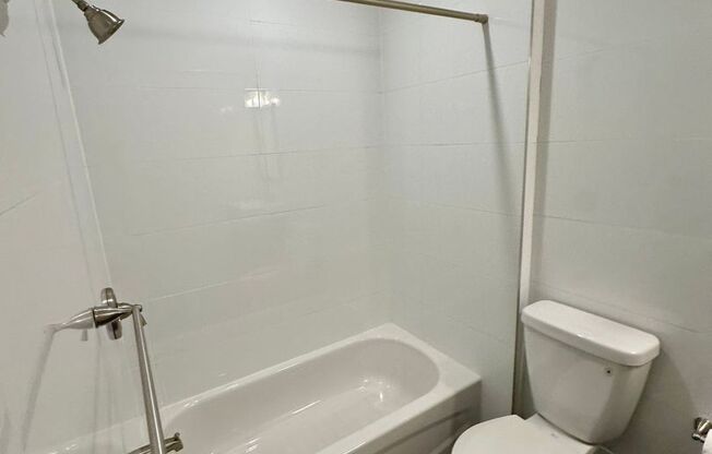 2 beds, 2 baths, 900 sqft, $2,050, Unit 4D