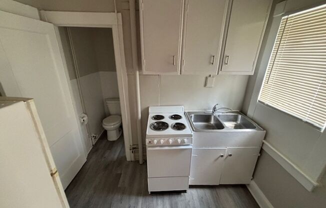 428-430 Belmont Ave / 39-43 Kenwood Ter