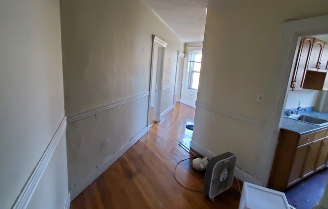 2 beds, 1 bath, $3,100, Unit 21