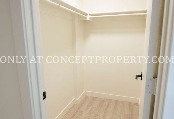 2 beds, 1 bath, 894 sqft, $1,599, Unit 23