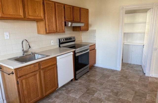 2 beds, 1 bath, 1,100 sqft, $2,500, Unit 66