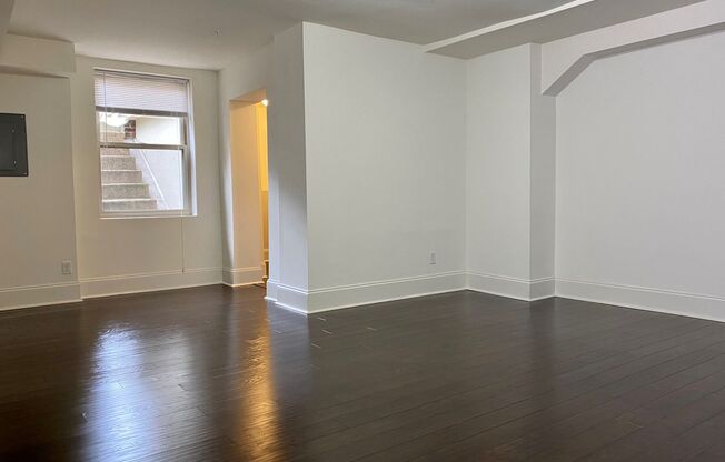 Studio, 1 bath, $850, Unit 1020-TB