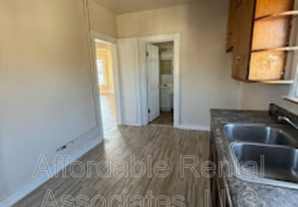 1500 W GREENFIELD AVE