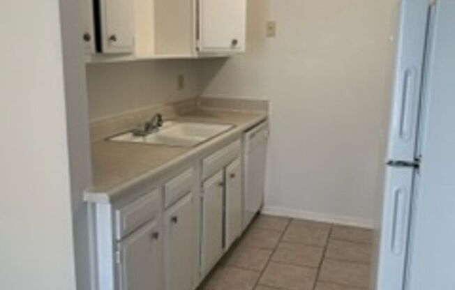 1 bed, 1 bath, 600 sqft, $750, Unit Unit 11