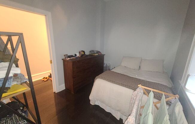 Modern, bright 1 bedroom in the heart of Rittenhouse