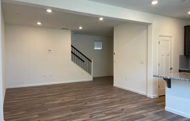 Beautiful 4 bed 3 bath located in Roseville!