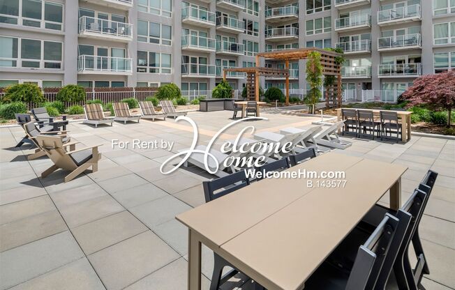 2 beds, 3 baths, $3,200, Unit Unit 104