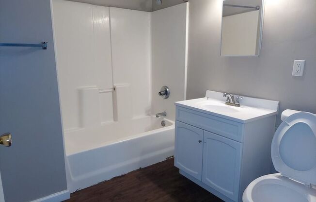 2 beds, 1 bath, 870 sqft, $925, Unit 360 BB05