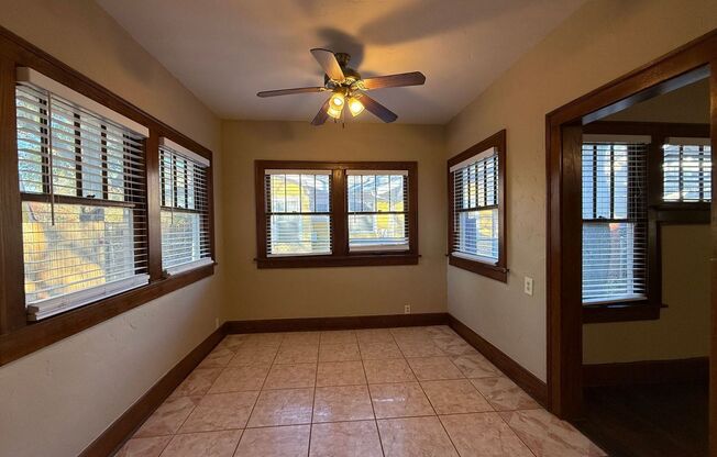 2 beds, 1 bath, $1,295