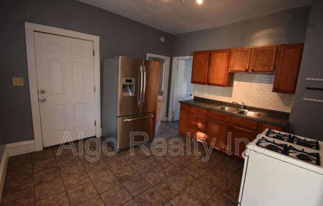 2411 GOLDEN VLY RD