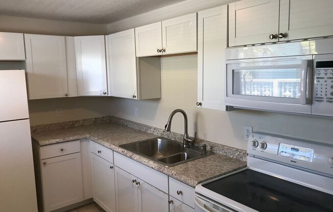 2 beds, 1 bath, 700 sqft, $1,300, Unit OCWK08