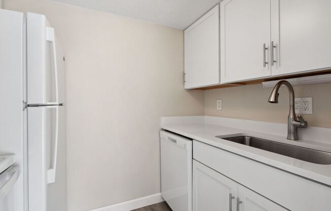 1 bed, 1 bath, 564 sqft, $785, Unit 55B